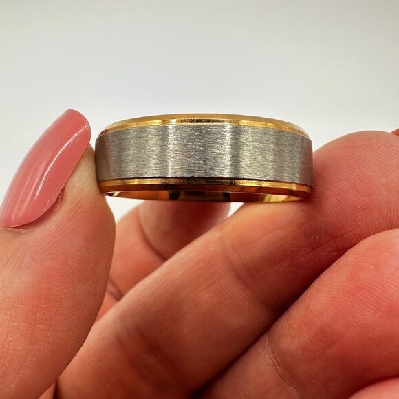 Men's size 14 yellow gold tone and brushed silver tone ring, wedding band! - Picture 7 of 11